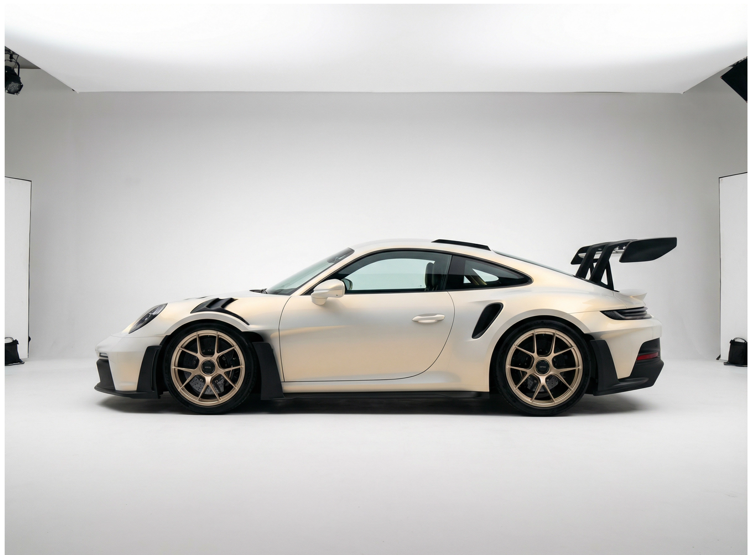 Diamond White to Gold